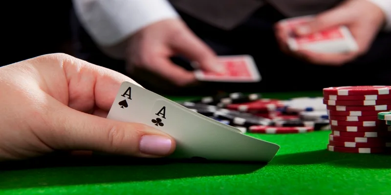 Linh hoạt chiến lược tố cho từng hand bài tại Poker Topbet379